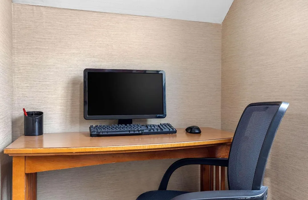 Econo Lodge Milwaukee Airport-1