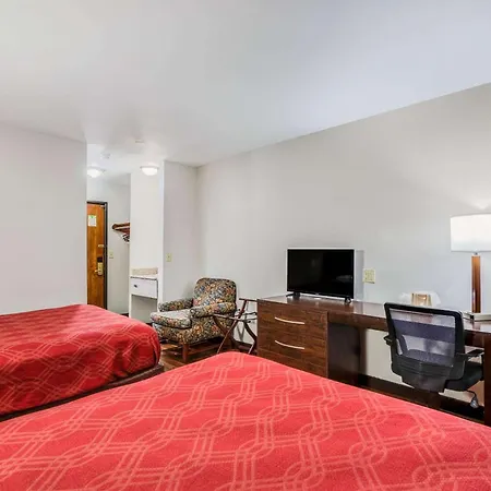 Econo Lodge Milwaukee Airport-3